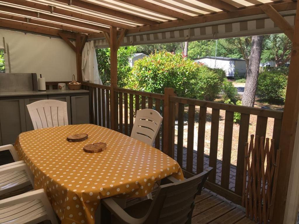 Mobil-Home 4-6 Personnes Saint-Julien-En-Born Exterior photo